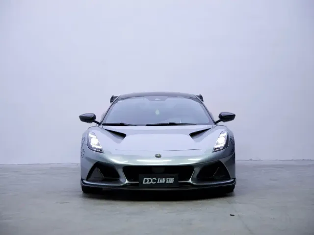 Lotus Emira — Фото автомобиля 4