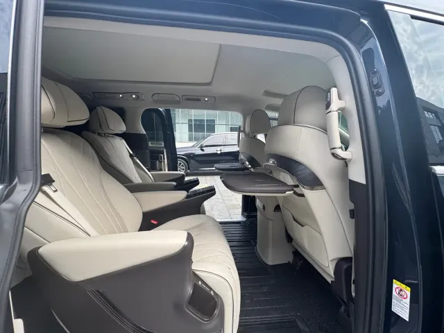 Denza D9 — Фото автомобиля 15