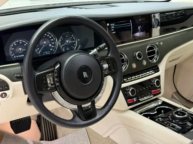 Rolls-Royce Ghost — Фото автомобиля 8