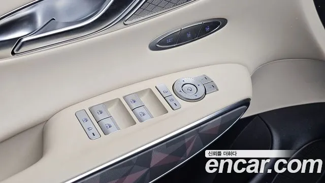 Genesis GV70 — Фото автомобиля 30
