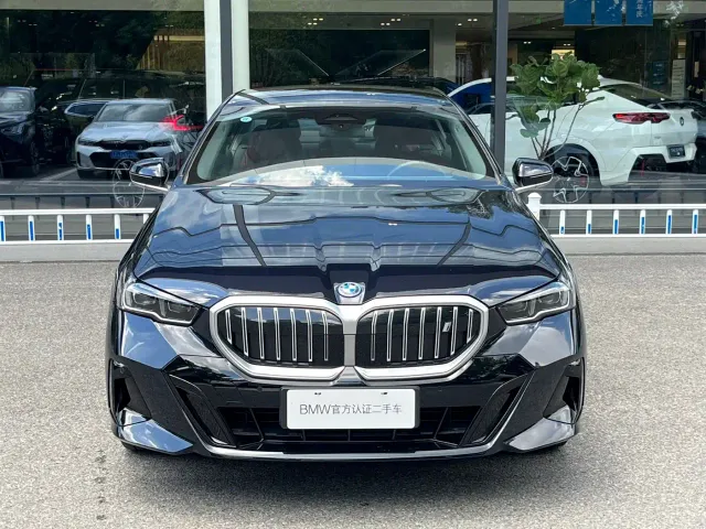 BMW i5 — Фото автомобиля 3