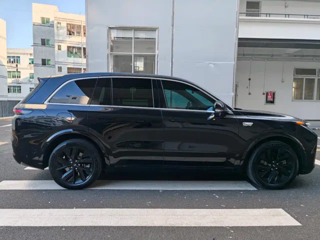 Li Auto L8 — Фото автомобиля 4