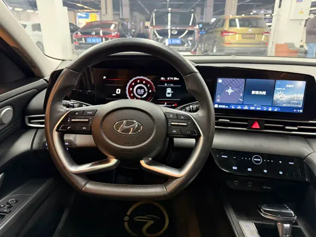Hyundai Elantra — Фото автомобиля 12