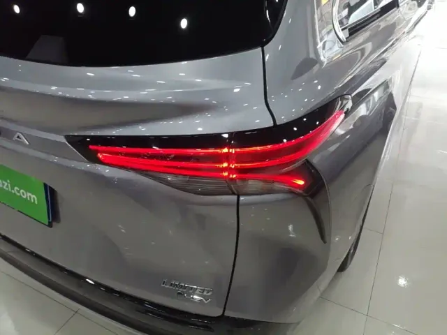 Toyota Sienna — Фото автомобиля 7