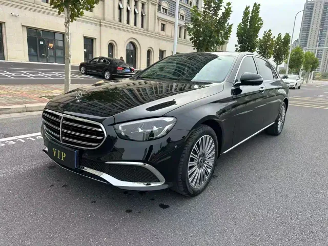 Фотография автомобиля — Mercedes-Benz E-Class