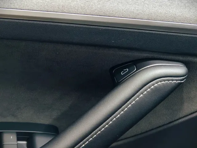 Tesla Model Y — Фото автомобиля 25
