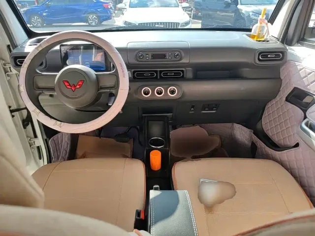 Wuling Zhiguang NEV — Фото автомобиля 9