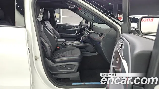 Ford Explorer Explorer 6 поколение 2.3 ST-Line 4WD — Фото автомобиля 11