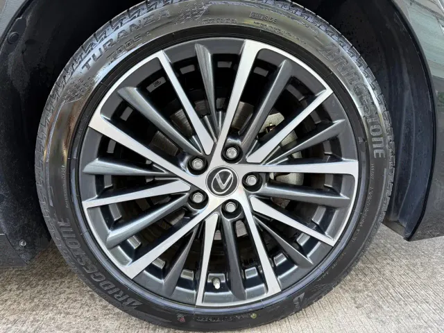Lexus ES — Фото автомобиля 10