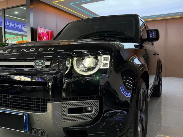 Land Rover Defender — Фото автомобиля 18