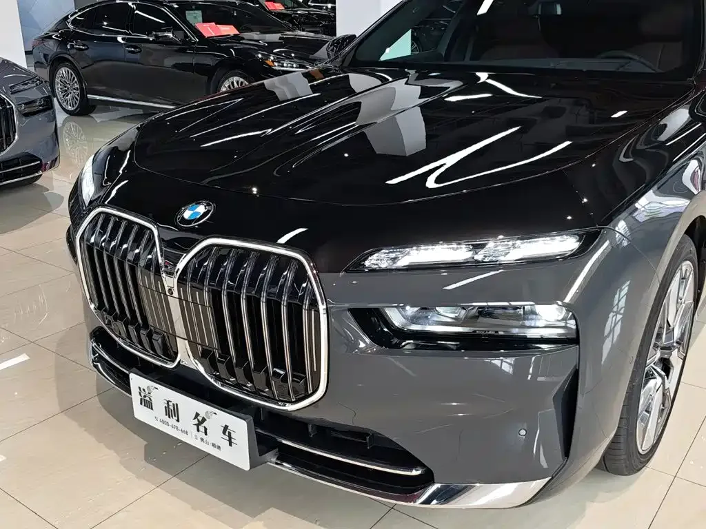 BMW BMW 7 Series 2023 Model 740Li Premium Luxury Package — Фото автомобиля 8