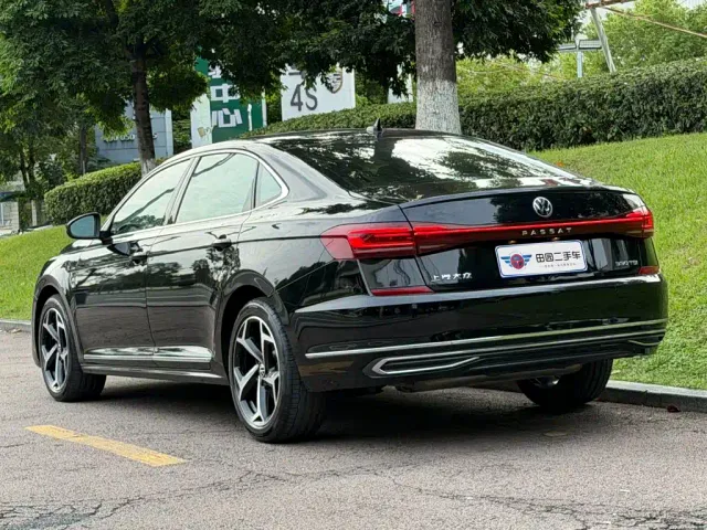 Volkswagen Passat — Фото автомобиля 4