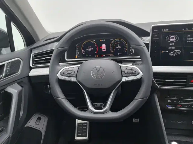 Volkswagen Tiguan L — Фото автомобиля 11