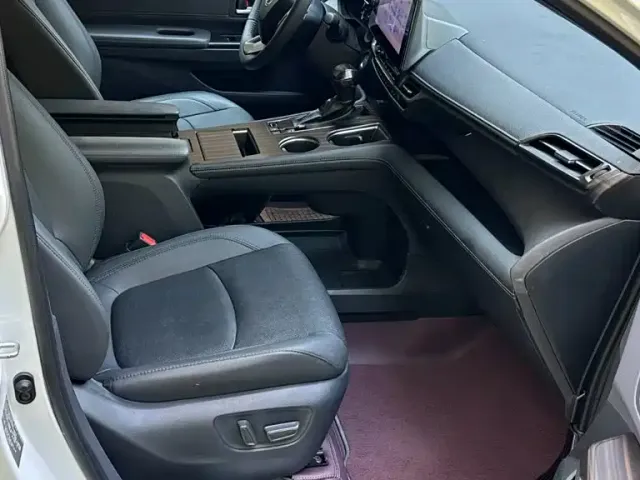 Toyota Sienna — Фото автомобиля 17