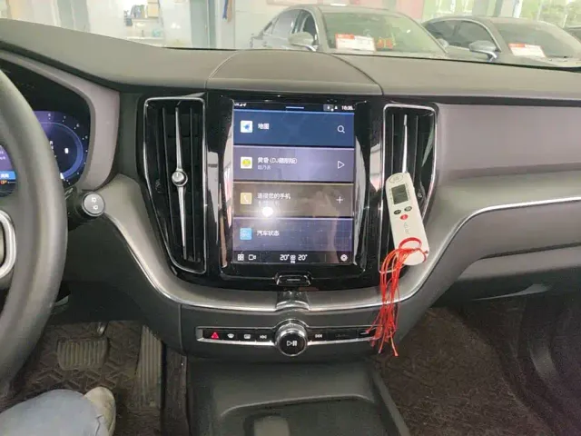 Volvo XC60 — Фото автомобиля 12