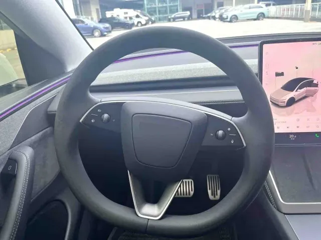 Tesla Model Y — Фото автомобиля 9