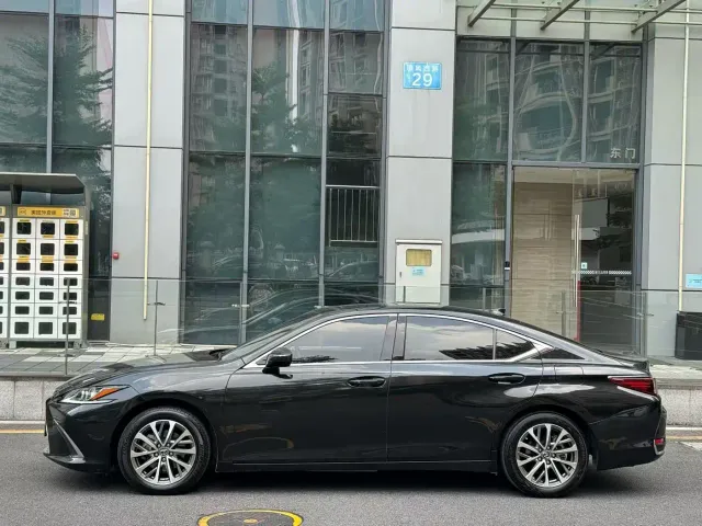 Lexus ES — Фото автомобиля 2