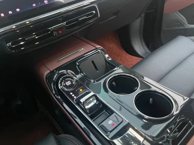 GAC Trumpchi E8 — Фото автомобиля 16