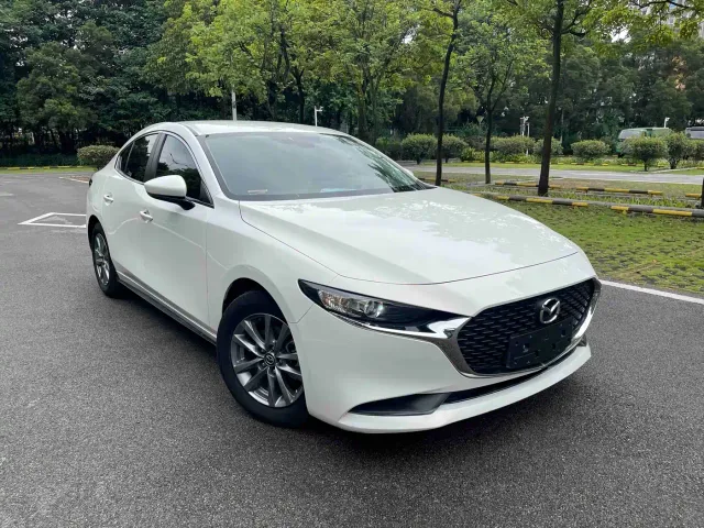 Mazda Axela — Фото автомобиля 3