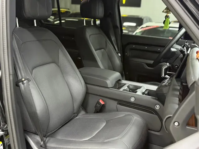 Land Rover Defender — Фото автомобиля 17