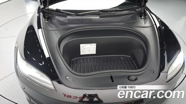 Tesla Model 3 — Фото автомобиля 9