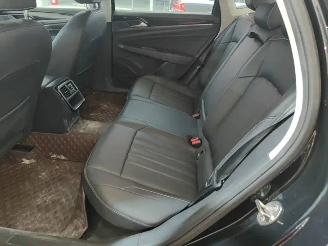 Volkswagen Passat — Фото автомобиля 16