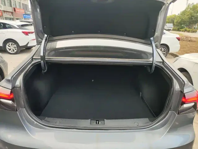 Roewe i6 MAX EV — Фото автомобиля 18