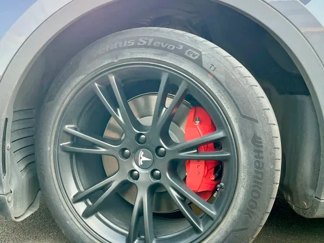 Tesla Model Y — Фото автомобиля 7