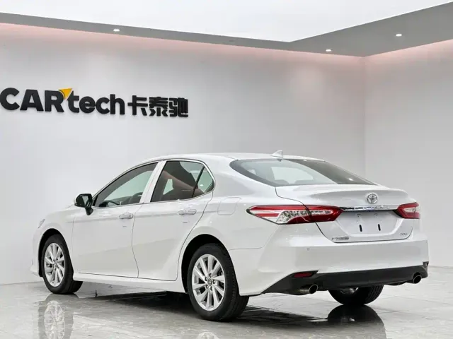 Toyota Camry — Фото автомобиля 3
