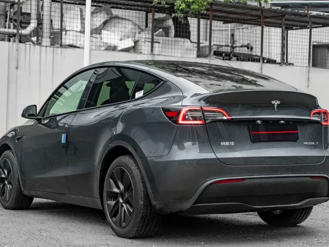Tesla Model Y — Фото автомобиля 6
