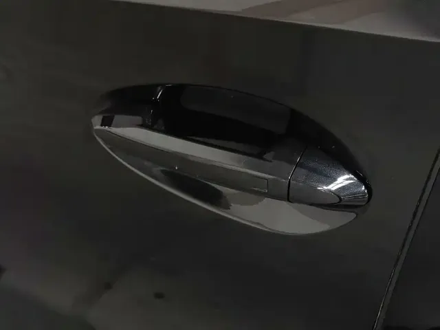 Hongqi E-QM5 — Фото автомобиля 18