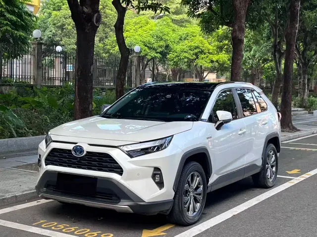 Фотография автомобиля — Toyota RAV4