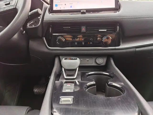 Nissan X-Trail — Фото автомобиля 25