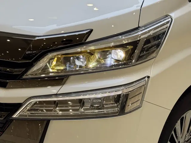 Toyota Vellfire — Фото автомобиля 23