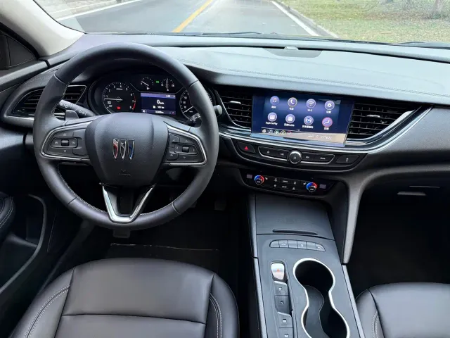 Buick Regal — Фото автомобиля 12
