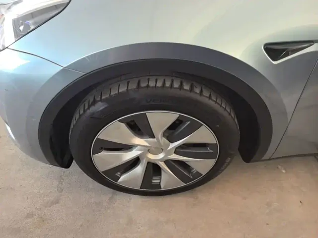 Tesla Model Y — Фото автомобиля 22