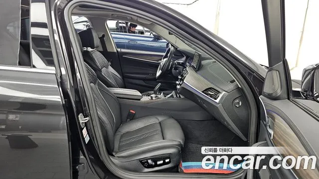 BMW 5 Series G30 — Фото автомобиля 11