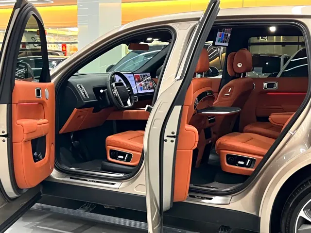 Li Auto L8 — Фото автомобиля 10