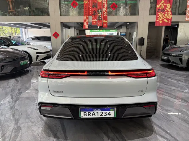 Geely Galaxy E8 — Фото автомобиля 30