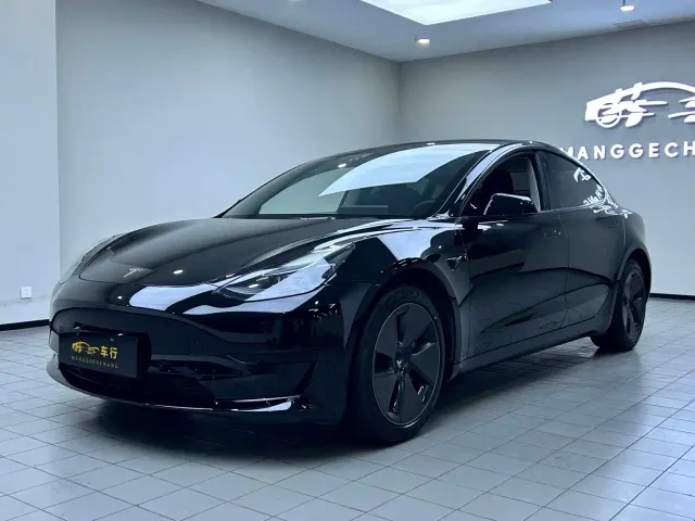 Tesla Model 3 — Фото автомобиля 3