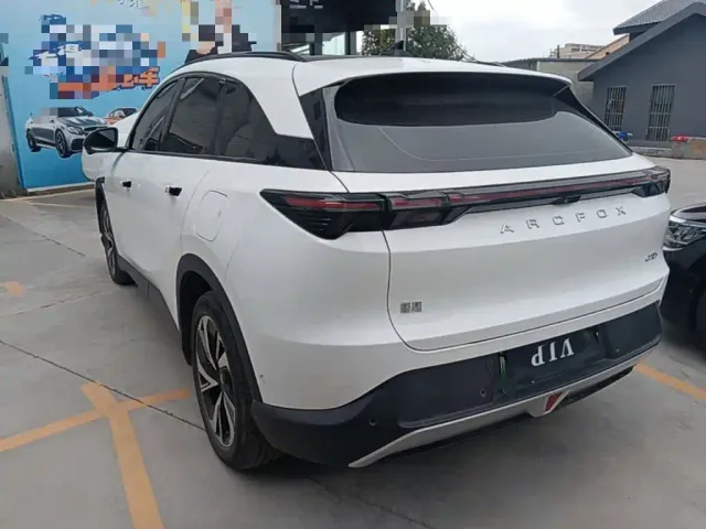 Arcfox Alpha T5 — Фото автомобиля 4