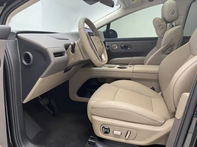 Li Auto i8 — Фото автомобиля 17