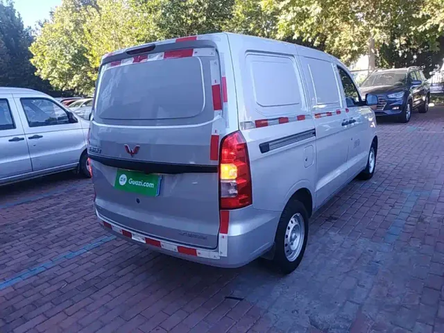 Wuling Hongguang V — Фото автомобиля 6