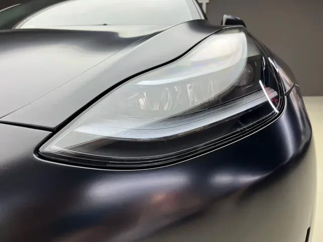 Tesla Model 3 — Фото автомобиля 6