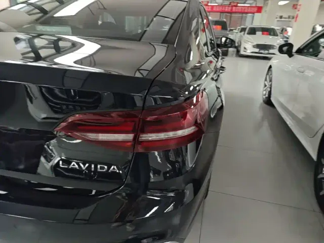 Volkswagen Lavida — Фото автомобиля 7