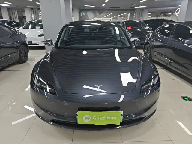 Tesla Model 3 — Фото автомобиля 2