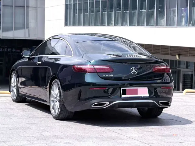 Mercedes-Benz E-Class — Фото автомобиля 9