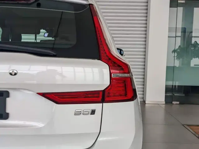 Volvo XC60 — Фото автомобиля 19