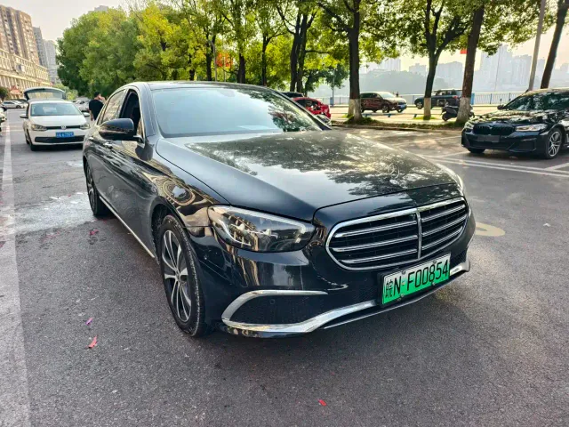 Mercedes-Benz E-Class — Фото автомобиля 3