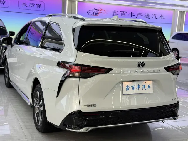 Toyota Granvia — Фото автомобиля 11